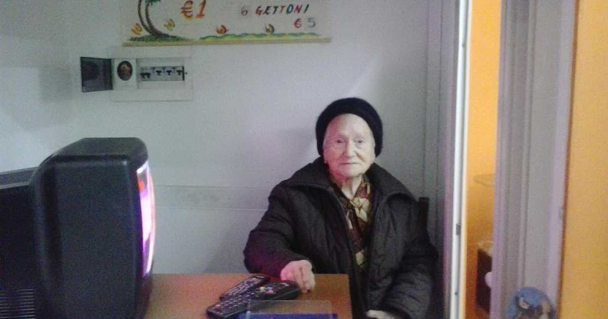''Il divertimento dei bimbi'': a Corato le giostrine di una coppia di 80enni